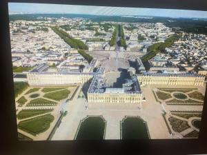 an aerial view of the palace of parliament in vienna at Studio de Charme Paris in Rocquencourt