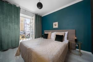 Ένα ή περισσότερα κρεβάτια σε δωμάτιο στο WagnerStays 2BD Suites City Center Residence