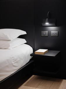 Postel nebo postele na pokoji v ubytování Dream Suite Trevi