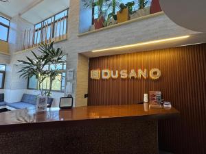 a lobby with a upsoma sign on a wall at DUSANO BOUTIQUE HOTEL in Santa Marta