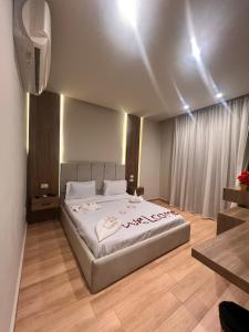Postel nebo postele na pokoji v ubytování Imhotep Pyramids Hotel
