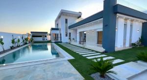 a house with a swimming pool in the yard at Villa ander in Hammamet