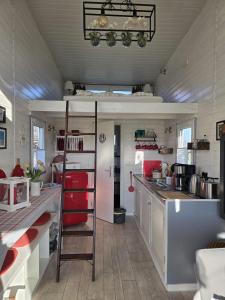 Kuchyň nebo kuchyňský kout v ubytování Tiny House