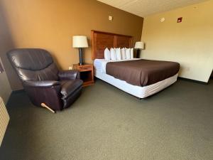 Postel nebo postele na pokoji v ubytování FairBridge Inn & Suites McAlester