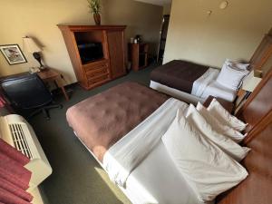 Postel nebo postele na pokoji v ubytování FairBridge Inn & Suites McAlester