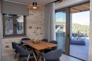 Posezení v ubytování Luxurious Stone Villas