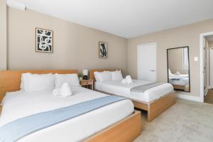 a bedroom with two beds and a mirror at Stylish Apt in Crystal City in Arlington +25 photos
