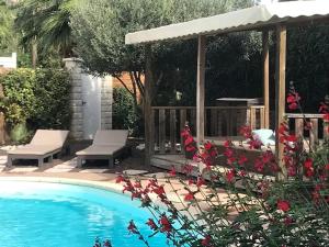 Swimmingpoolen hos eller tæt på Villa spacieuse avec piscine à Agde de 150 m²_2