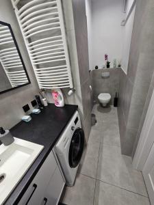 a bathroom with a washing machine and a sink at 9Wygodny pokoj w centrum Wroclawia in Wrocław