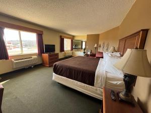 Postel nebo postele na pokoji v ubytování FairBridge Inn & Suites McAlester