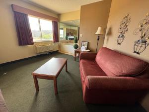 Posezení v ubytování FairBridge Inn & Suites McAlester