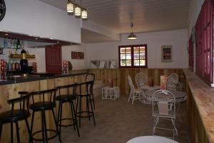 Khu vực lounge/bar tại camping le Fief d'Anduze