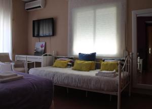 Cama o camas de una habitación en Hostal Sabana