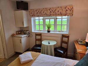 Η κουζίνα ή μικρή κουζίνα στο Wayside B&B