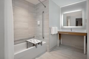 Koupelna v ubytování Quality Inn & Suites Prescott