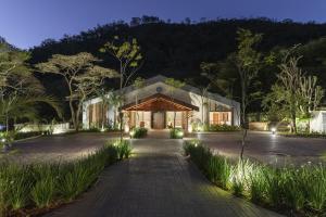 a rendering of a building at night at Lofts Marambaia in Petrópolis