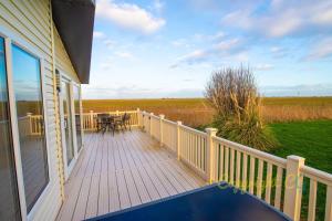 Балкон или терраса в MP720 Lodge - Camber Sands +17 фотографий