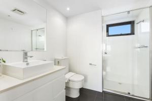 Ένα μπάνιο στο Domi Rentals The Chadstone Homes +7 φωτογραφίες