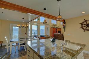 Afbeelding uit fotogalerij van Lakeshore Lodging Lodge 711 in Homer