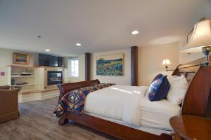 a bedroom with a bed and a living room at Lakeshore Lodging Lodge 615 in Homer