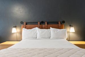 Postel nebo postele na pokoji v ubytování Adventure Inn Durango