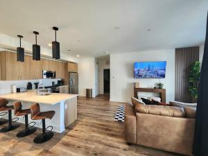 Foto de la galería de The James Suite One-Newly Built, 2 BR, Beach Block en Atlantic City