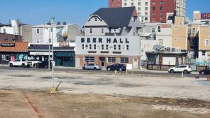Foto de la galería de The James Suite One-Newly Built, 2 BR, Beach Block en Atlantic City