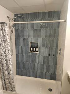 Foto de la galería de The James Suite One-Newly Built, 2 BR, Beach Block en Atlantic City