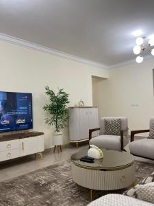 Телевизор и/или развлекательный центр в شقة فندقية +4 фотографии