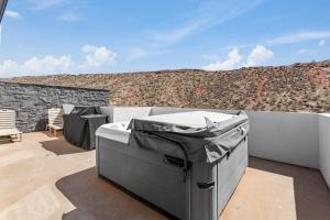 Ruang duduk di Touch of Class - 5BR - Hot Tub & Near Zion +42 gambar