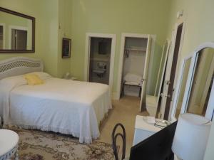 Ein Bett oder Betten in einem Zimmer der Unterkunft Franklin Terrace Bed and Breakfast