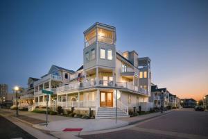 a large house on the corner of a street at Icon Playce: Beachfront with 360 rooftop in Atlantic City