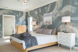 a bedroom with a bed and a blue wall at Icon Playce: Beachfront with 360 rooftop in Atlantic City