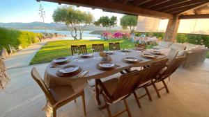 a dining table and chairs on a patio at Villa Carlotta in San Teodoro