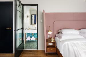 Rúm í herbergi á Gatsby Athens