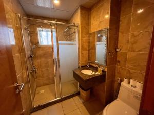 Bathroom sa Jawheret Alswefia Hotel Suite +27 photo