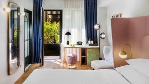 Rúm í herbergi á Gatsby Athens