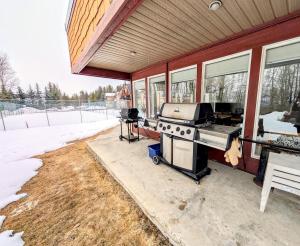 Gril dostupný pro hosty v apartmánu