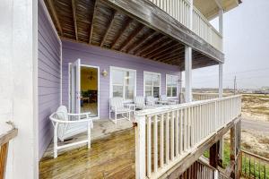 En balkon eller terrasse på Purple House - East