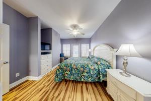 En eller flere senge i et værelse på Purple House - East + 30 billeder