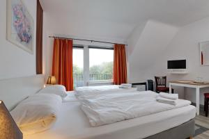 Postel nebo postele na pokoji v ubytování Hotel am Park + 37 fotografií