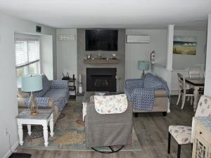 Gallery image of Pet Friendly, Single Family, Private Heated Pool, Hot Tub, Beach Badges And Beach Equipment, Private Fenced In Yard, Deck And Covered Patio, Granite, in Ship Bottom