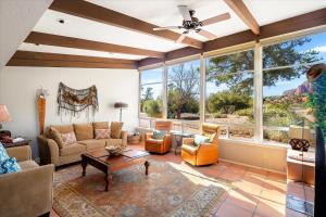 Posezení v ubytování Luxury in Sedona Desert with 360 Views & Sunsets with Family