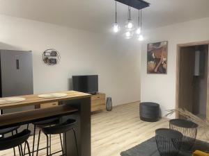 Μια τηλεόραση ή/και κέντρο ψυχαγωγίας στο Home-city apartman