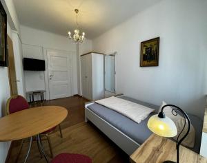TV a/nebo společenská místnost v ubytování Hotel Zu den Linden