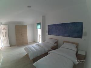Postel nebo postele na pokoji v ubytování Apartmani Monaco