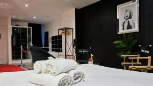 Billede fra billedgalleriet på Suite Cinéma #5#- Jacuzzi & projecteur-self check-in i Roubaix + 10 billeder