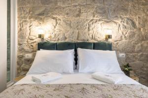 Posteľ alebo postele v izbe v ubytovaní BonBon Old Town Private En-Suite Room