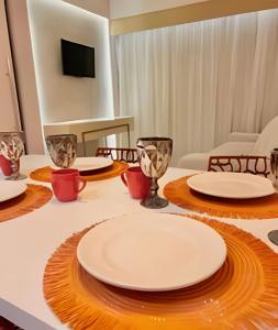 TV a/nebo společenská místnost v ubytování Apartamento em Beach Class Praia de Iracema Por CasAmarInn