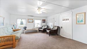 Galería fotográfica de Bay Front 2Nd Floor Duplex Boasts Amazing Bay Views From Both Porch And Deck Located In Ship Bottom 14016 en Ship Bottom 24 fotos más